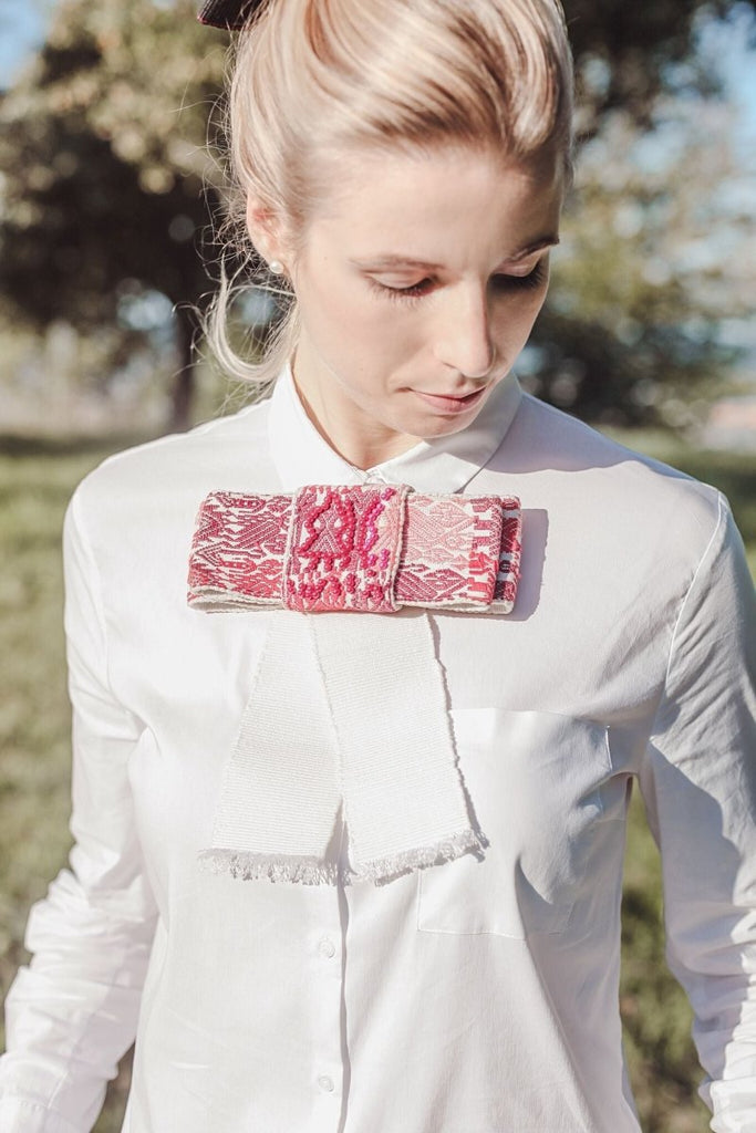 AnimazulDown to XjabelleDown to Xjabelle - Bow Brooch with Glass Bead Embroidery