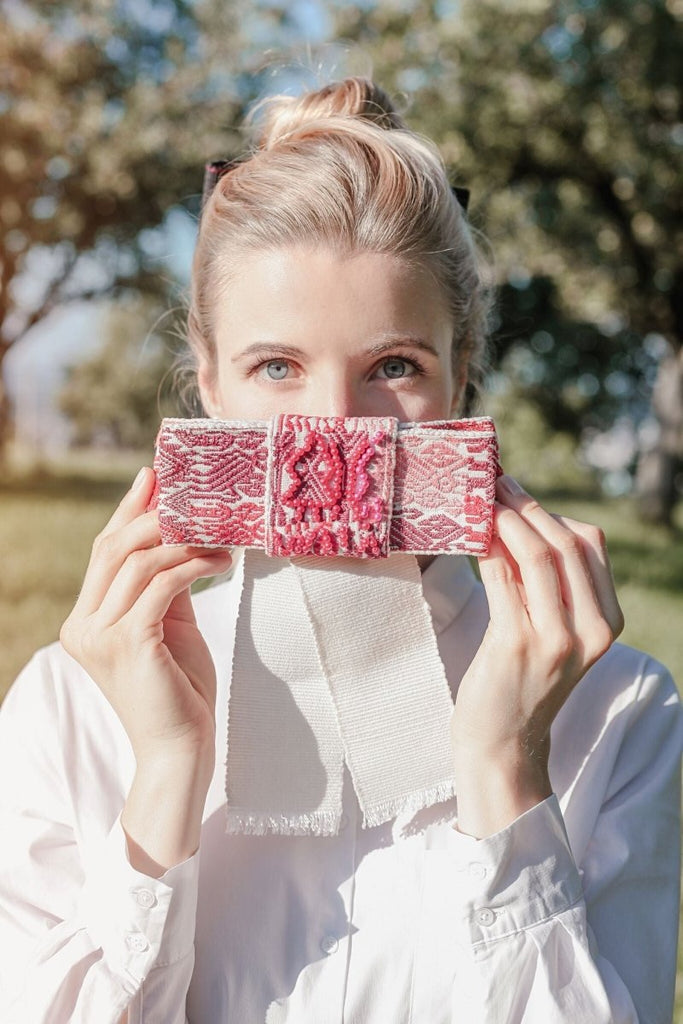 AnimazulDown to XjabelleDown to Xjabelle - Bow Brooch with Glass Bead Embroidery